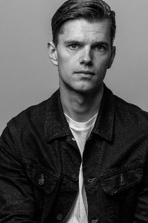 Dominika Peczynski ha trabajado con Max Ulveson en 1 ocasiones