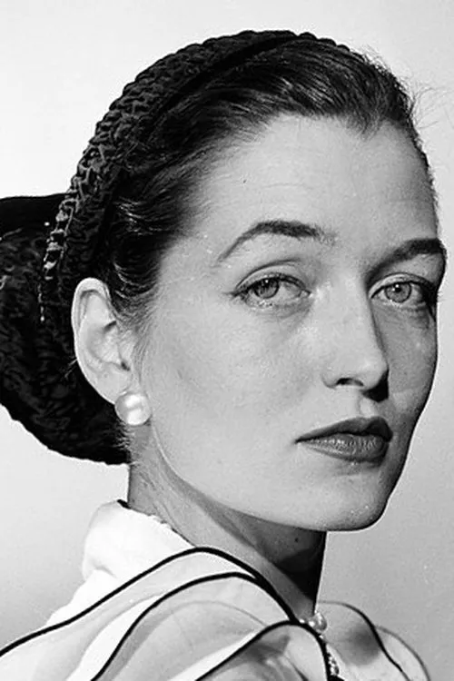 Maxime McKendry interpretando a Marquise Di Fiore