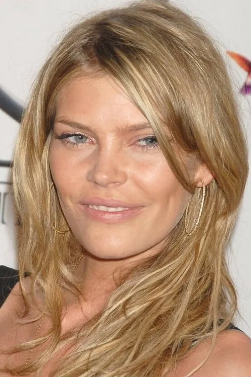 May Andersen interpretando a Self