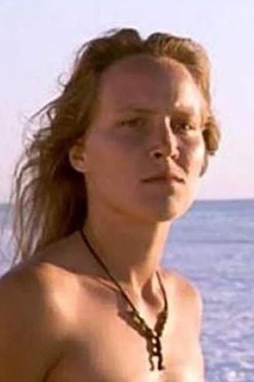 Maya Gaugler interpretando a German Woman