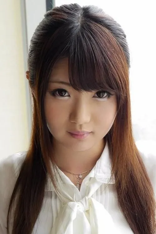 Maya Kawamura interpretando a Maya Kawamura