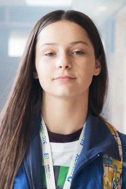 Maya Pipera interpretando a 