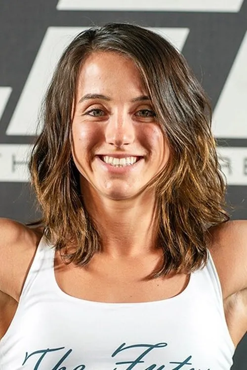 Maycee Barber interpretando a Self