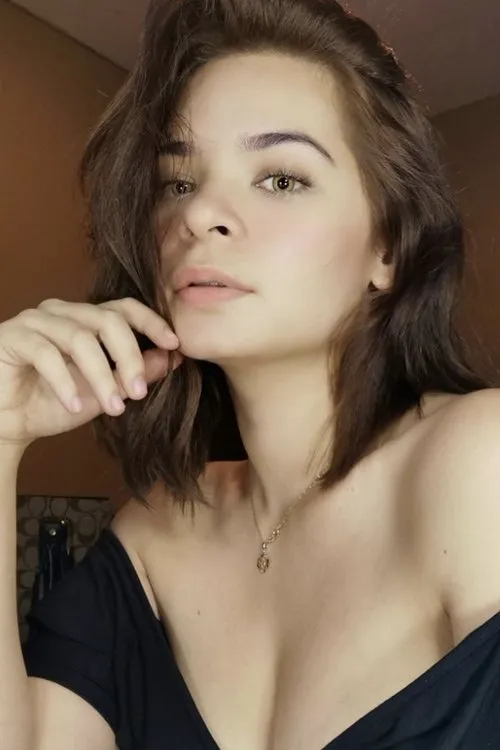 Maychelle Elgendy interpretando a Zach's Girl