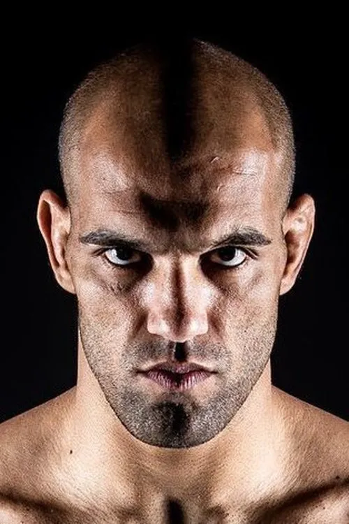 Maycon Mendonça interpretando a Self