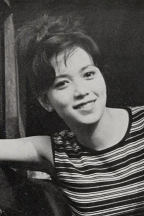 Mayumi Nagisa interpretando a 