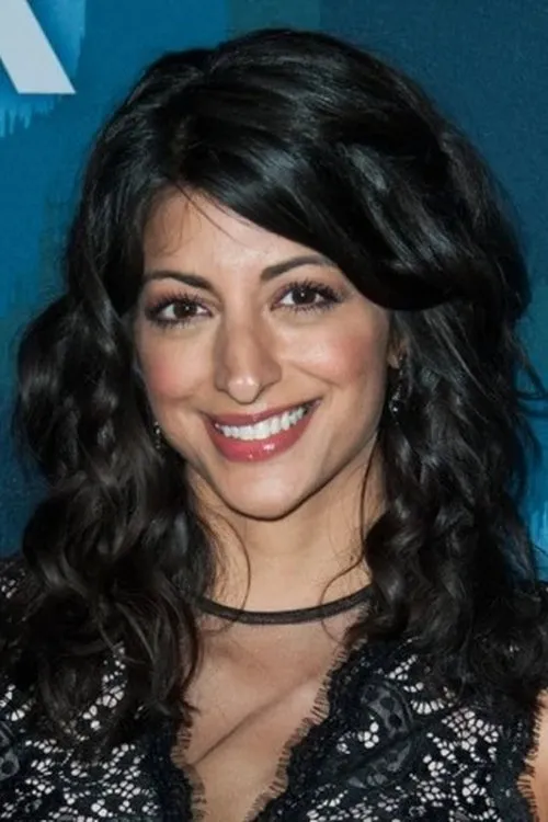 Meera Rohit Kumbhani interpretando a Leann