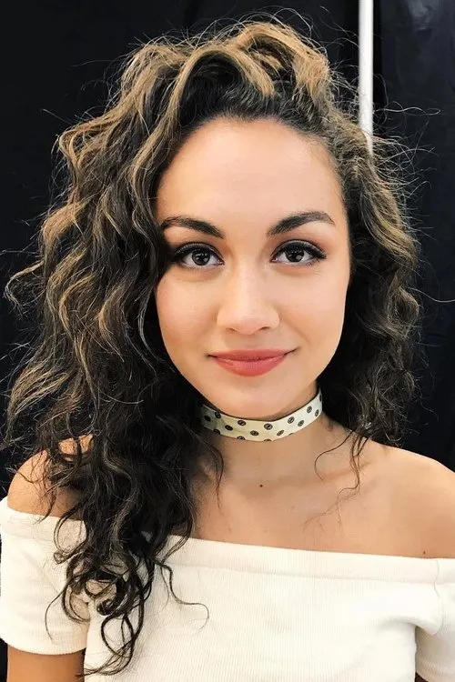 Meg DeLacy interpretando a City