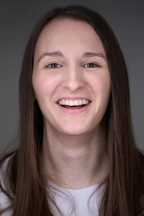 Megan Smith interpretando a Herself