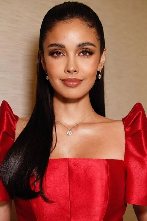 Megan Young — personaje: Marimar Pérez-Santibañez / Bella Aldama-Santibañez