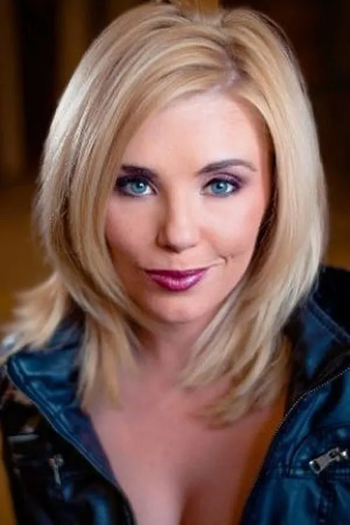 Meggie Maddock interpretando a Empress Taletha Rel