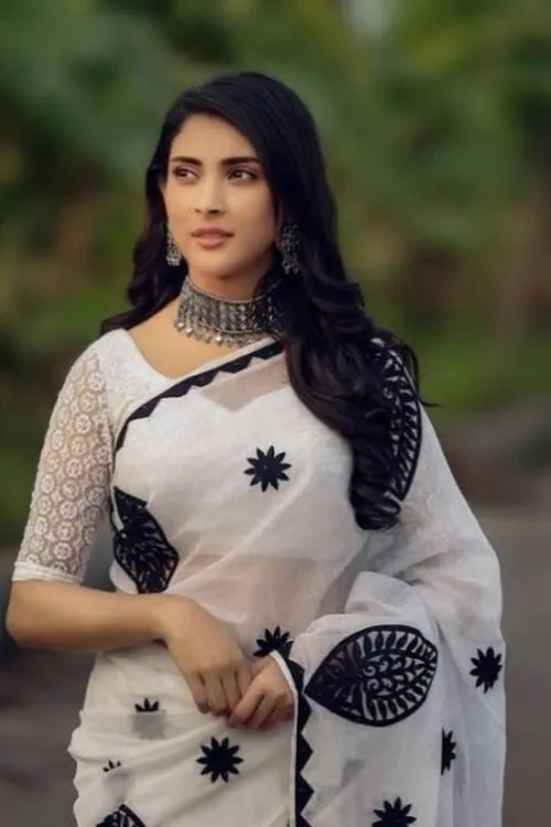 Khairul Basar ha trabajado con Mehazabien Chowdhury en 2 ocasiones