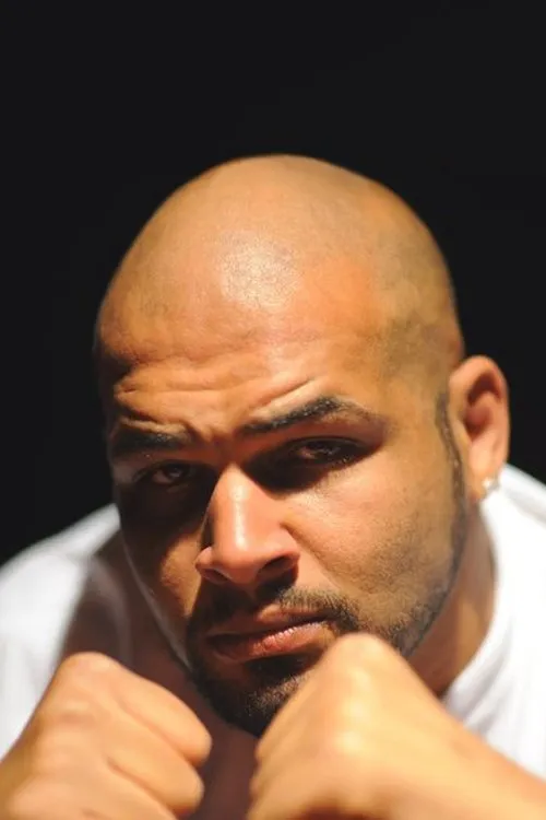 Mehdi Damir interpretando a The Bookmaker