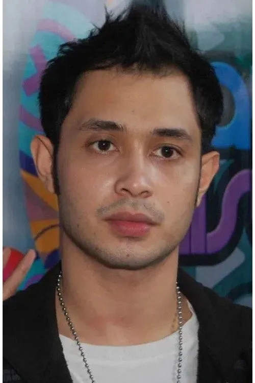 Meidian Maladi interpretando a 