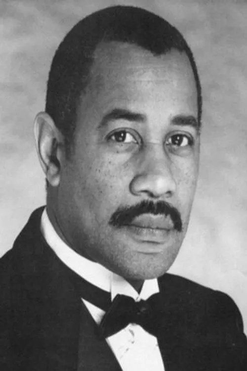 Mel Scott interpretando a Anderson