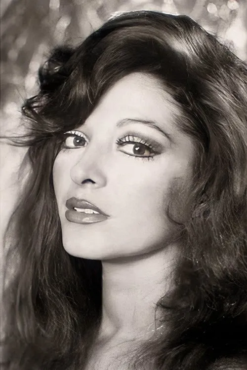 Melek Görgün interpretando a 