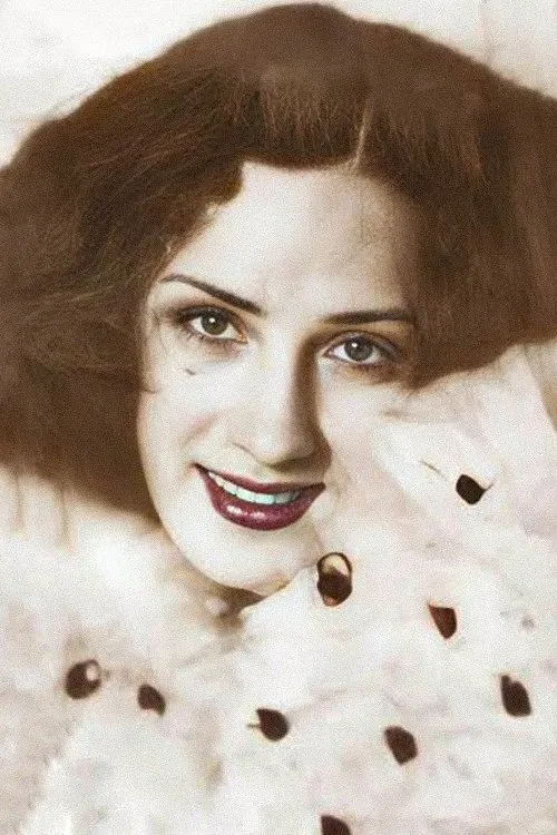 Melek Kobra interpretando a Ayten