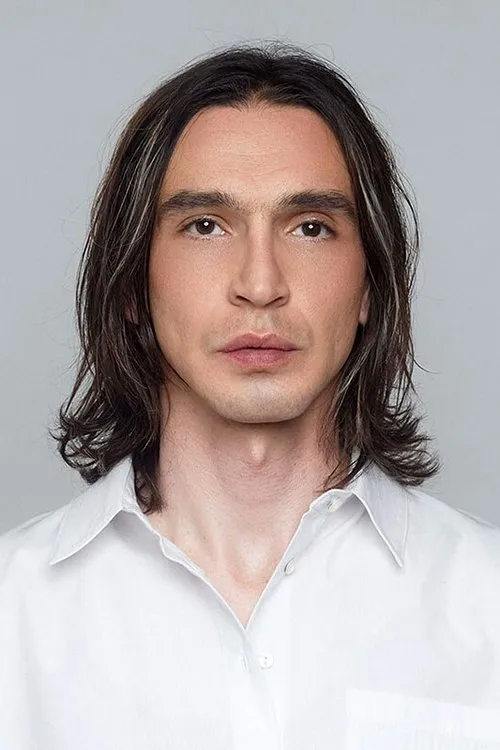 Meli Bendeli interpretando a Hazar