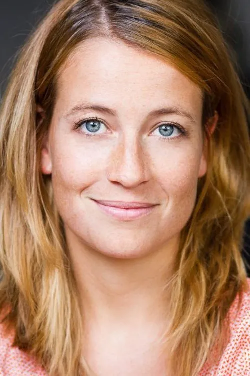 Melissa Leon Martin — personaje: Julia