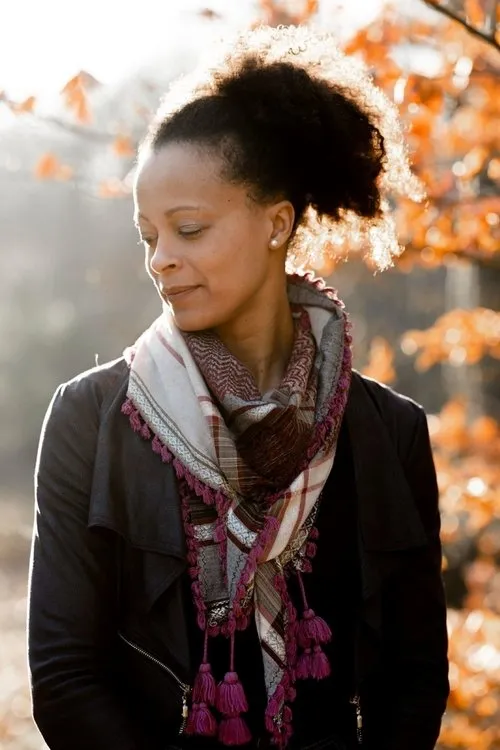 Zoé Nonn ha trabajado con Melodie Raymond Dejoie en 1 ocasiones