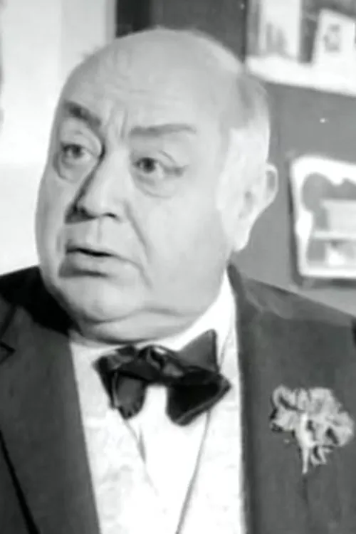 Memduh Alpar interpretando a