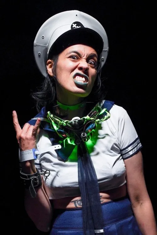 Mercedes interpretando a Toxie