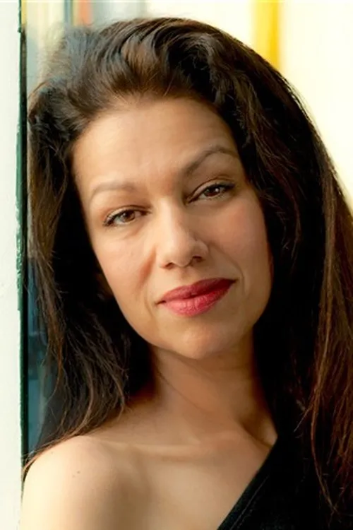 Meriem Serbah interpretando a Hasna