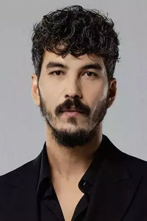 Ecem Uzun ha trabajado con Mert Dogan en 1 ocasiones