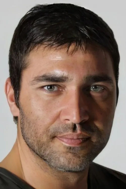 Foto de perfil del actor Mert Kılıç en el reparto