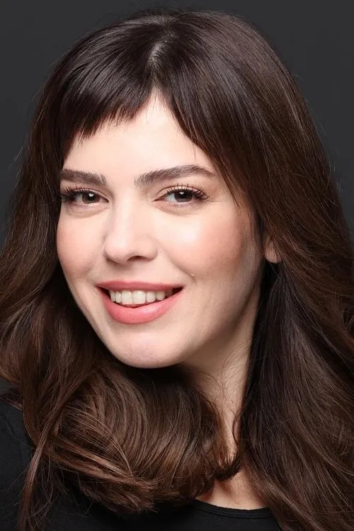 Merve Akaydın interpretando a Ezgi