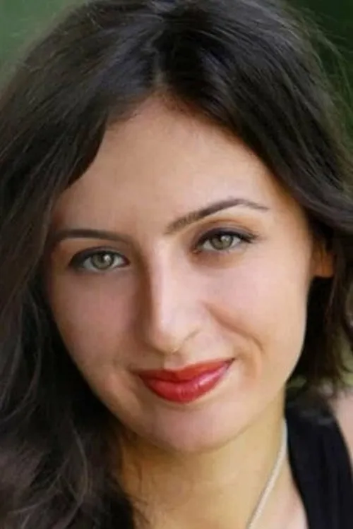 Merve Bulut interpretando a