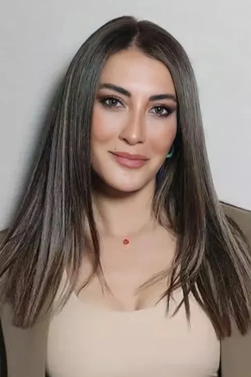 Merve Oflaz interpretando a Selen