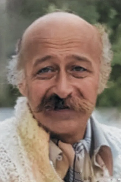 Mete Sezer interpretando a 