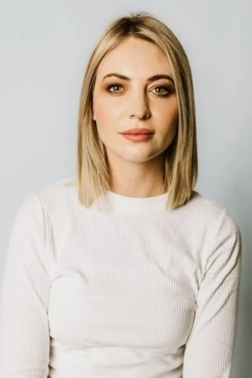 Mia-Anne O'Kennedy interpretando a Sonja