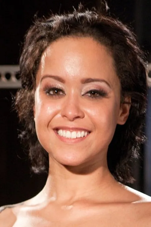 Mia Austin interpretando a 