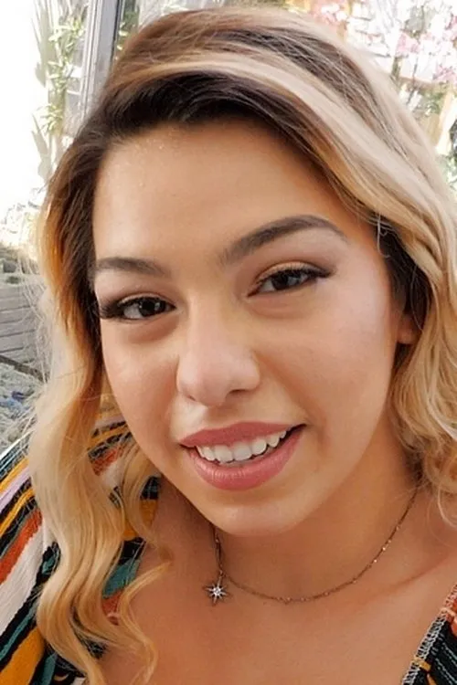 Mia Costello interpretando a 