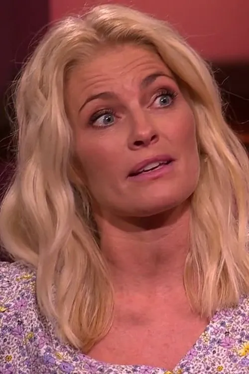 Mia Hundvin — personaje: Self