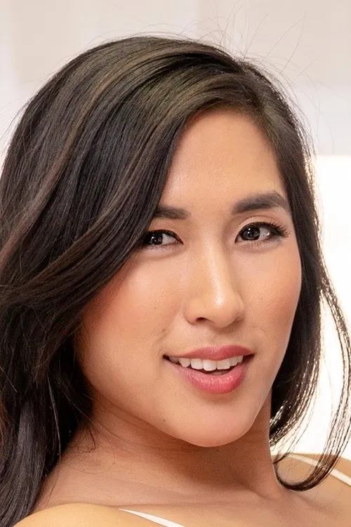 Mia Li interpretando a 