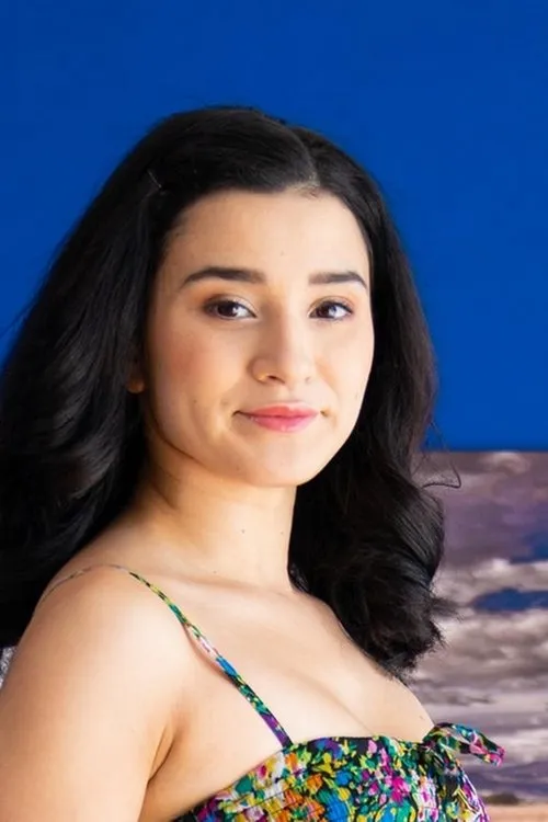 Mia Navarro interpretando a Self