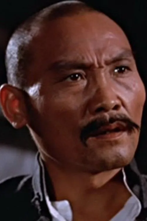 Miao Tian interpretando a Father