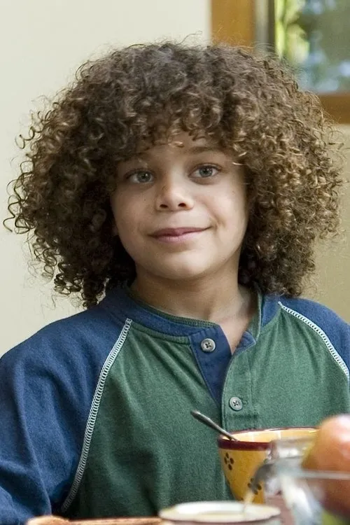 Micah Berry interpretando a Dory Burke