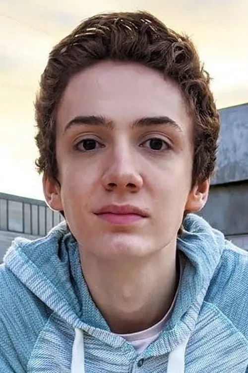 Micah Nelson interpretando a Self