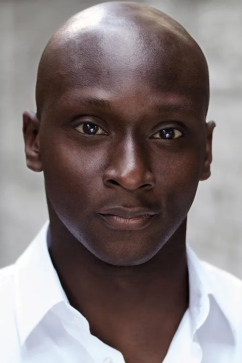 Michael Amariah interpretando a Ian