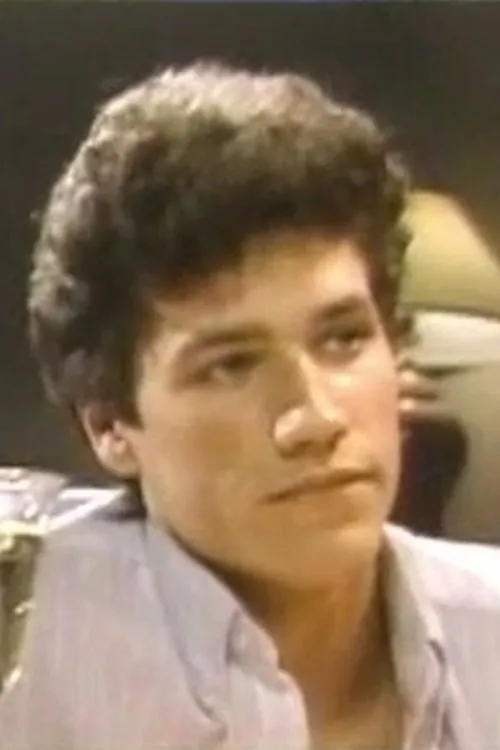 Michael Anthony interpretando a