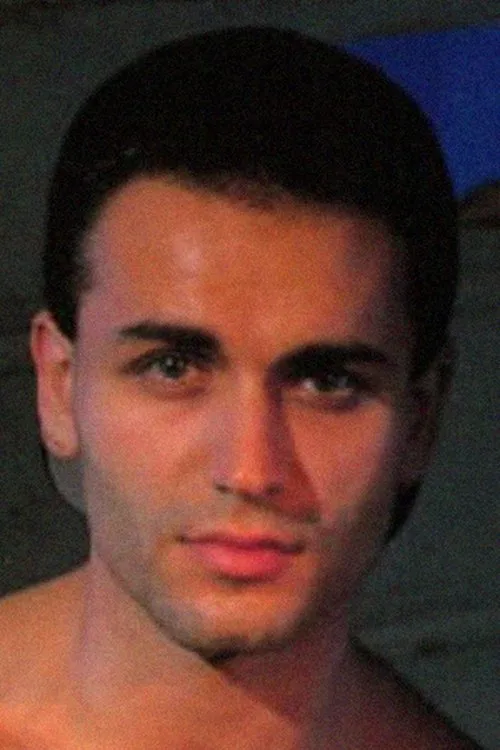 Michael Ashley interpretando a (segment