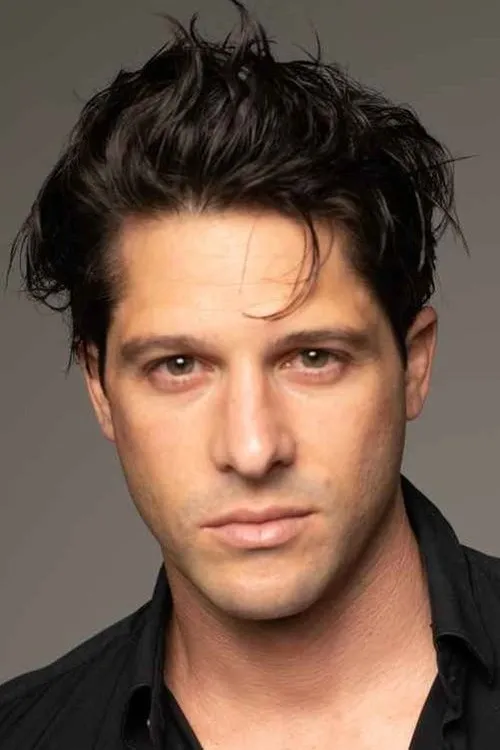 Michael Cardelle interpretando a Tony