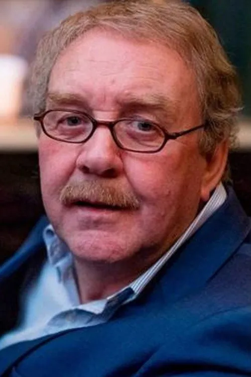 Michael Colgan interpretando a Tom Donovan