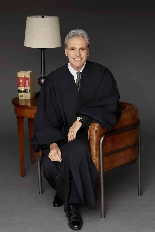 Michael Corriero — personaje: Self - Judge