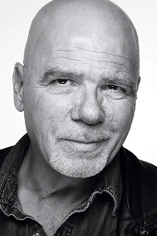 Nève Leblanc ha trabajado con Michael Douglas Cake en 1 ocasiones