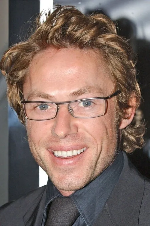 Michael E. Rodgers interpretando a Sean McGuire